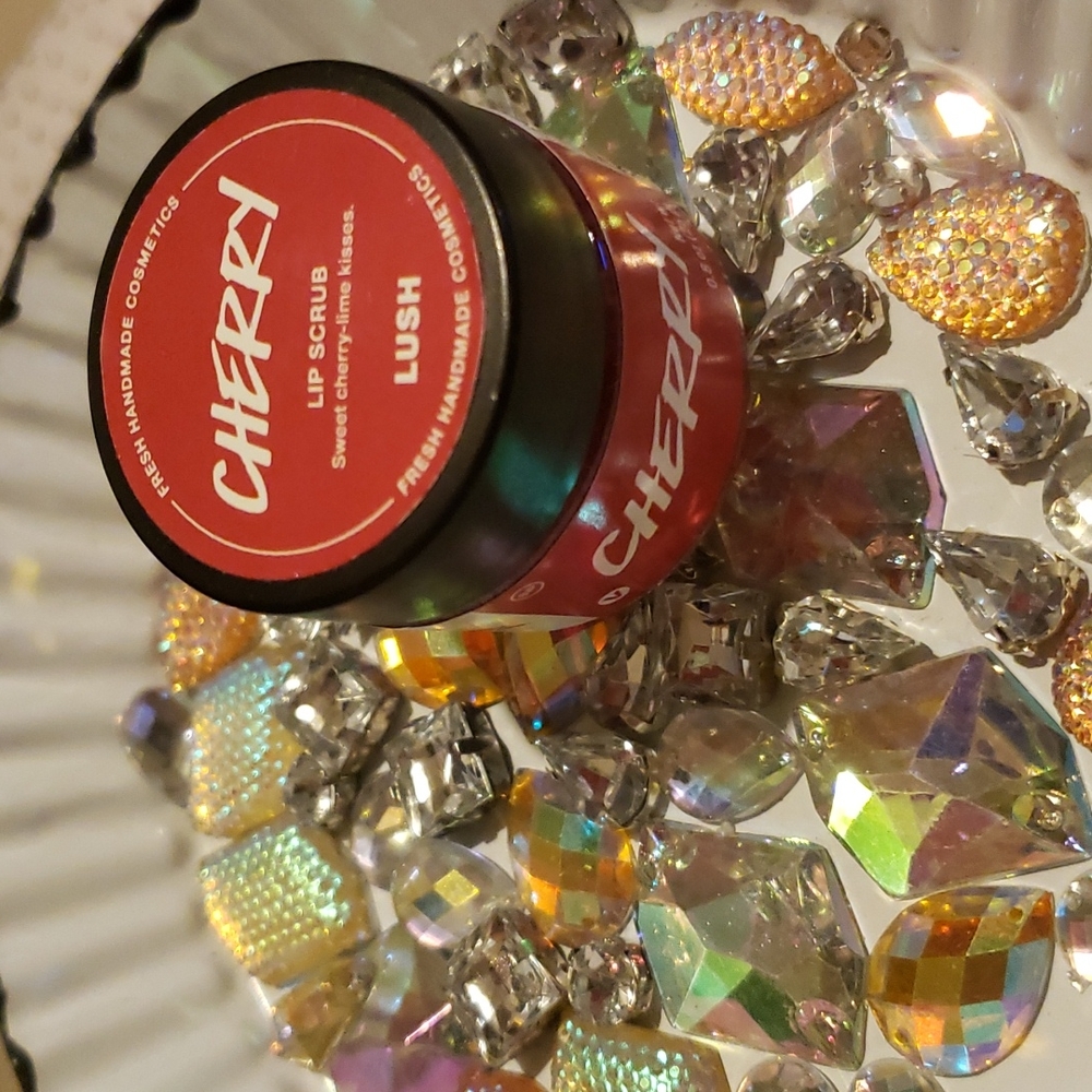 🧚‍♀️CHERRY Lush USA Lip Scrub NWT - Picture 3 of 4